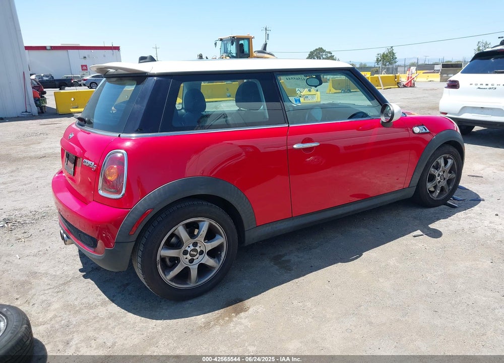 2009 MINI COOPER S VIN: WMWMF73529TW84638