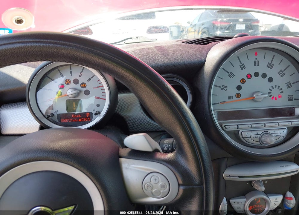 2009 MINI COOPER S VIN: WMWMF73529TW84638