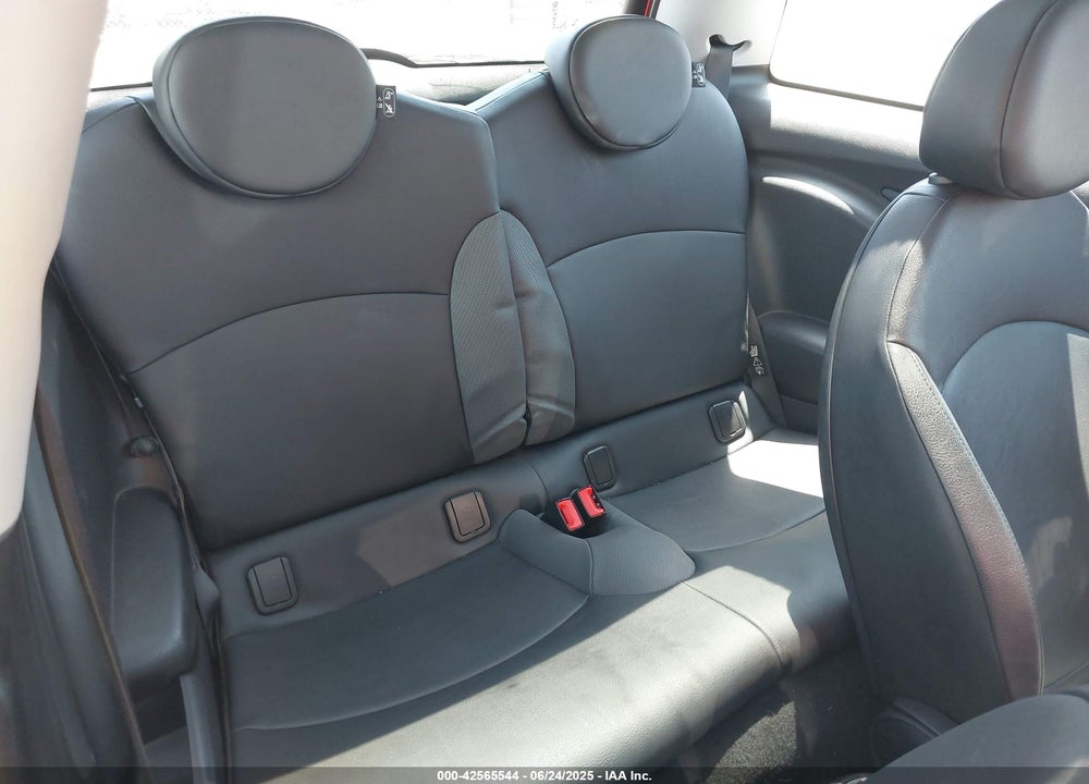 2009 MINI COOPER S VIN: WMWMF73529TW84638
