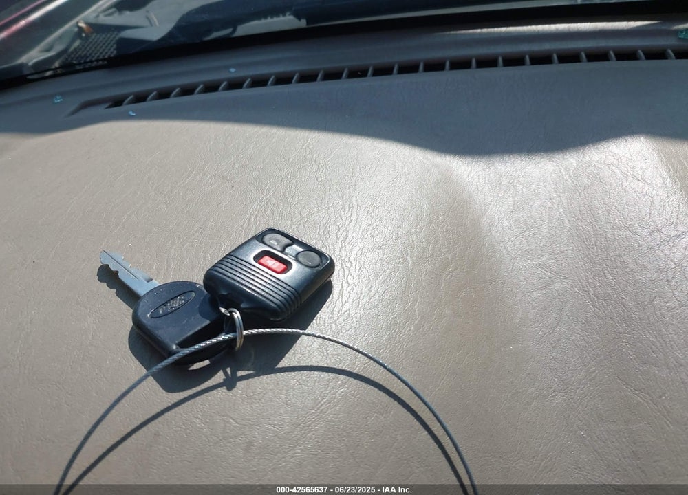 2006 FORD ESCAPE VIN: 1FMYU03106KB20126