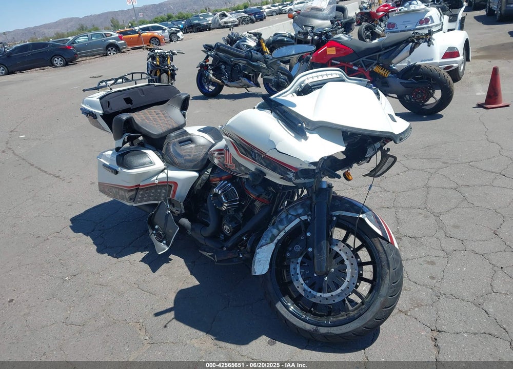 2018 HARLEY-DAVIDSON FLTRXSE CVO ROAD GLIDE VIN: 1HD1TCL13JB955431