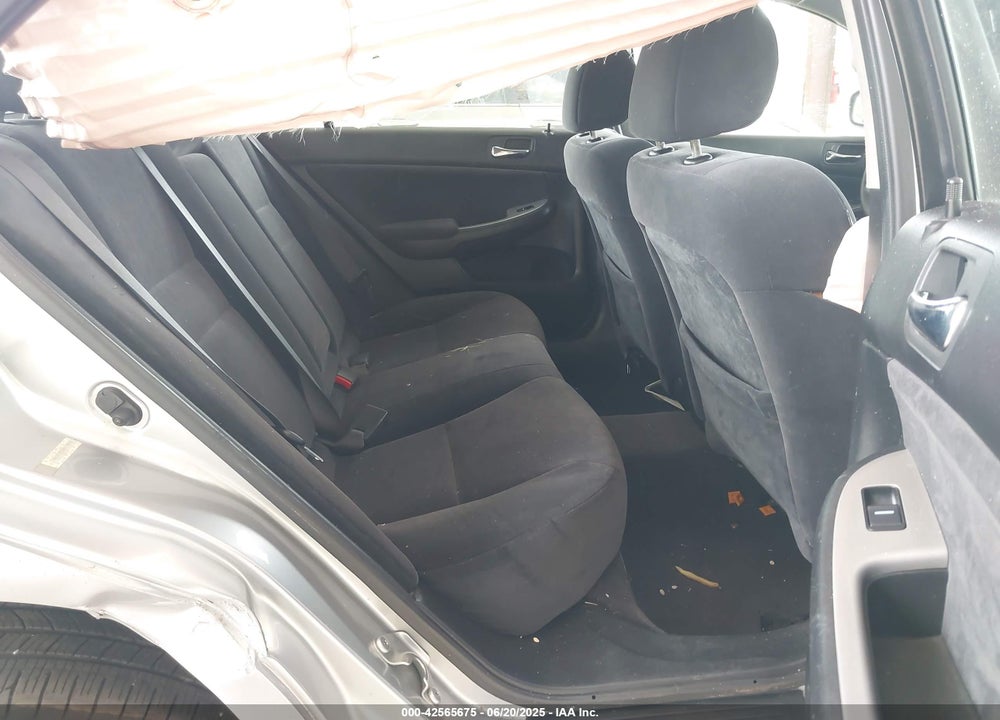 2004 HONDA ACCORD 2.4 EX VIN: JHMCM56704C023459