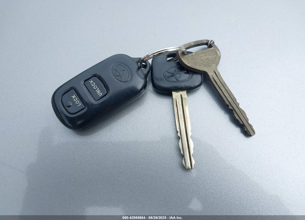 2003 TOYOTA COROLLA LE VIN: 1NXBR32E73Z016052