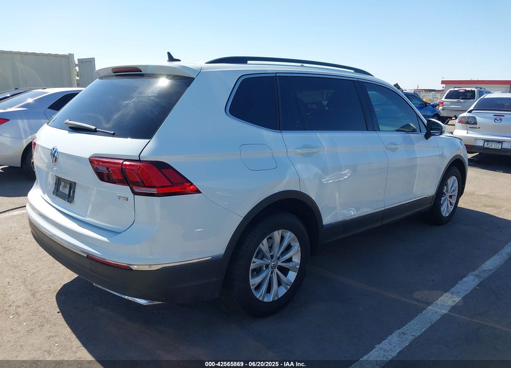 2018 VOLKSWAGEN TIGUAN VIN: 3VV3B7AX4JM156909