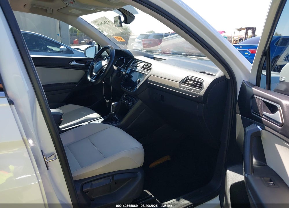 2018 VOLKSWAGEN TIGUAN VIN: 3VV3B7AX4JM156909
