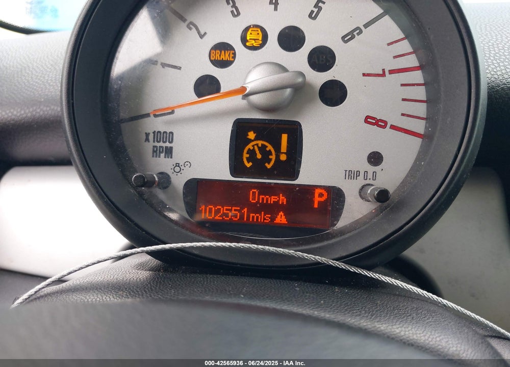 2011 MINI COOPER VIN: WMWSU3C50BT252819