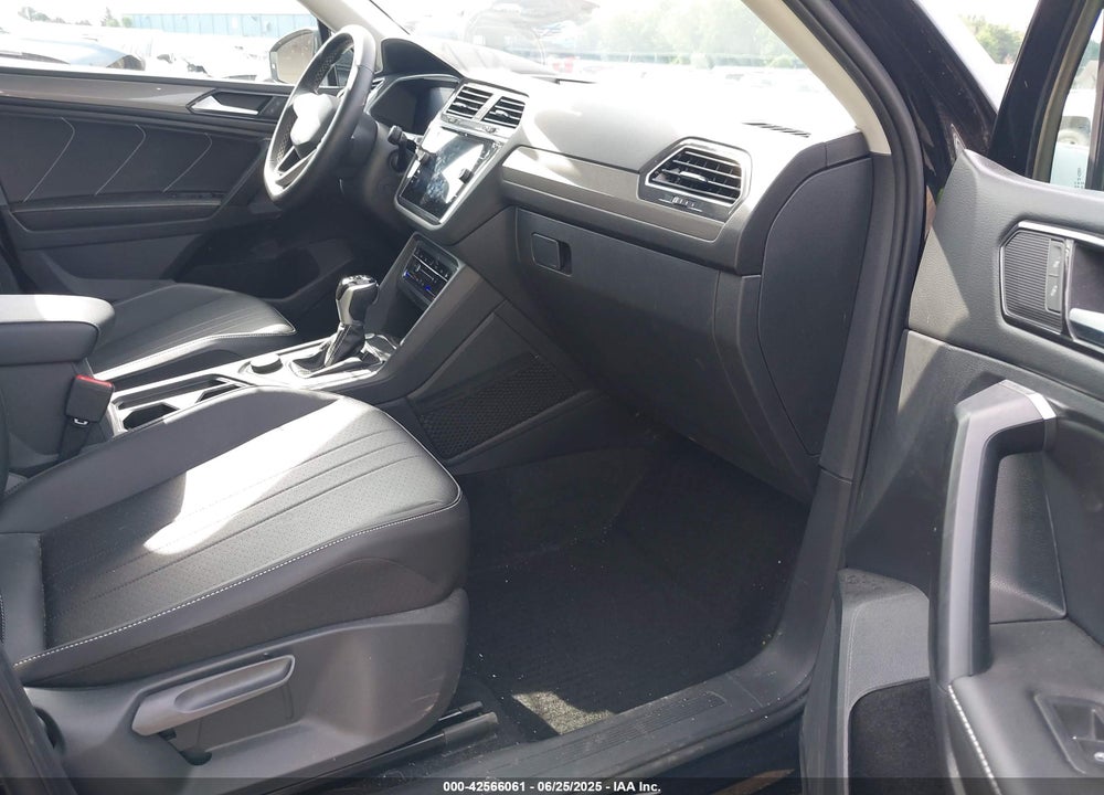 2023 VOLKSWAGEN TIGUAN VIN: 3VVMB7AXXPM003447
