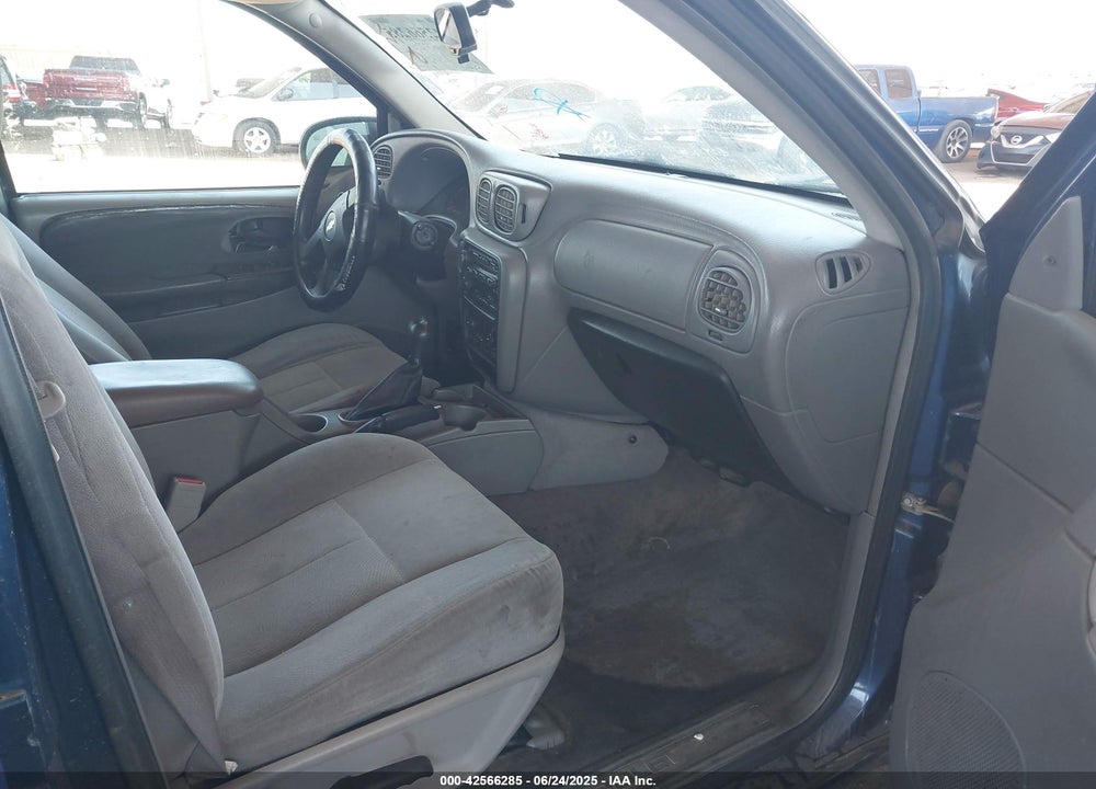 2005 CHEVROLET TRAILBLAZER LS VIN: 1GNDS13S952259362