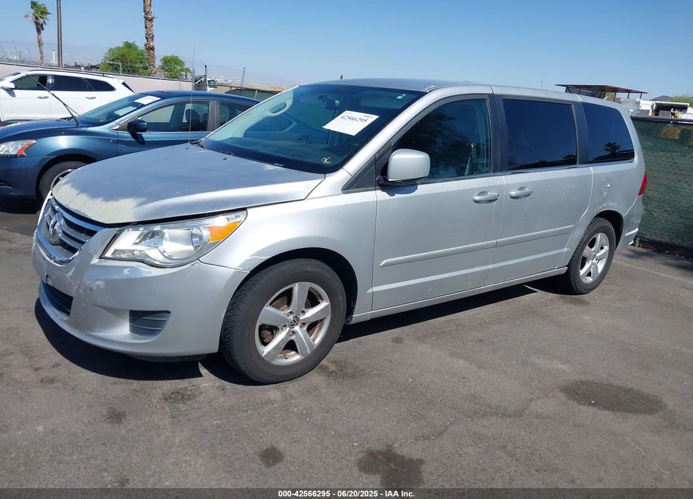 2010 VOLKSWAGEN ROUTAN VIN: 2V4RW3D10AR166686