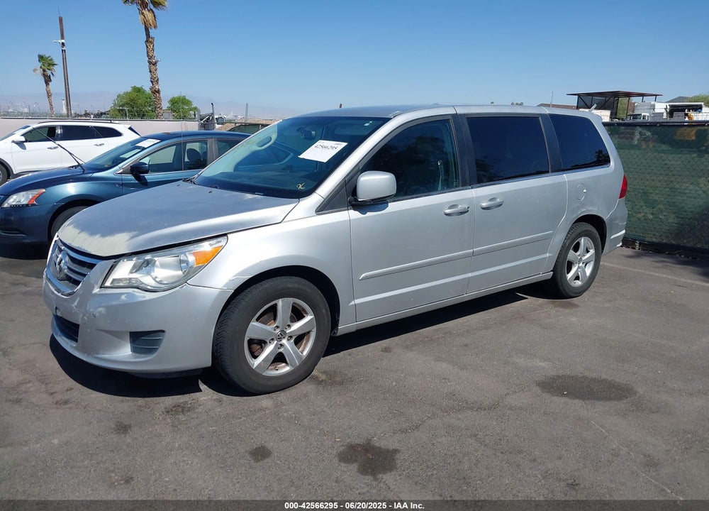 2010 VOLKSWAGEN ROUTAN VIN: 2V4RW3D10AR166686