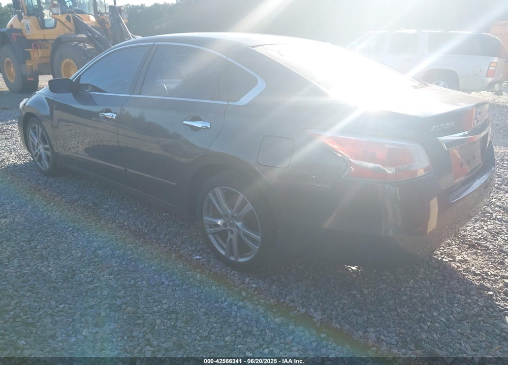 2013 NISSAN ALTIMA VIN: 1N4BL3AP2DC155852