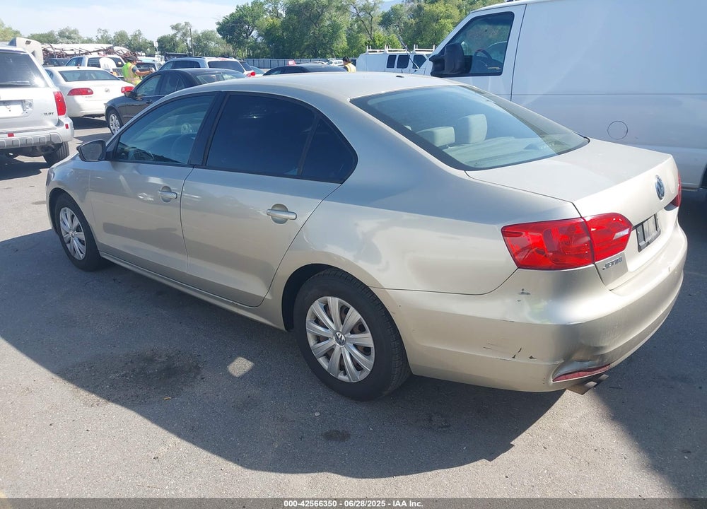 2014 VOLKSWAGEN JETTA 2.0L S VIN: 3VW2K7AJ3EM251048