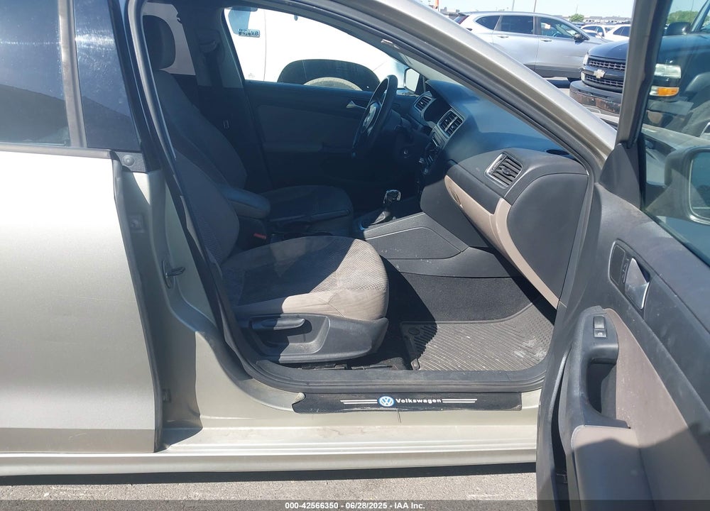 2014 VOLKSWAGEN JETTA 2.0L S VIN: 3VW2K7AJ3EM251048