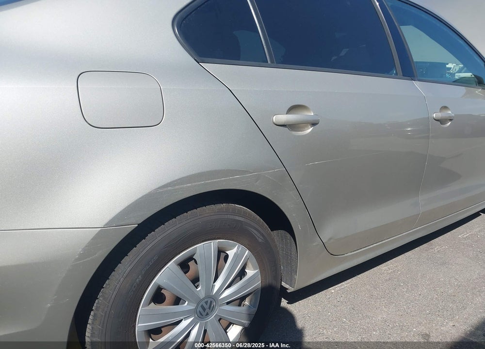2014 VOLKSWAGEN JETTA 2.0L S VIN: 3VW2K7AJ3EM251048