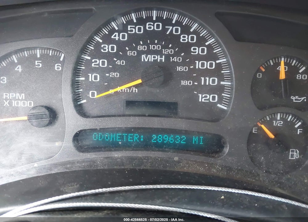 2004 CHEVROLET SUBURBAN 1500 LT VIN: 3GNEC16Z94G217595