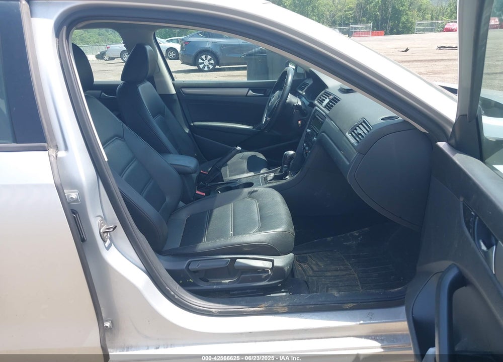 2014 VOLKSWAGEN PASSAT VIN: 1VWAT7A38EC070085