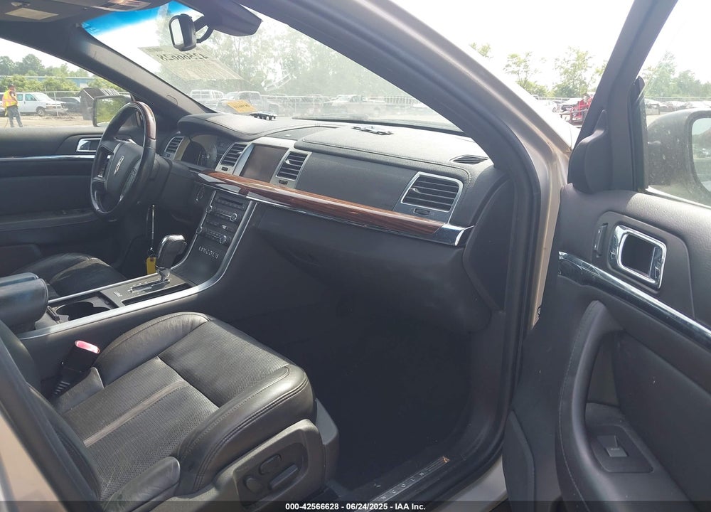 2009 LINCOLN MKS VIN: 1LNHM93R09G610843