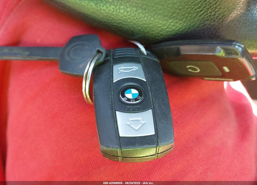 2007 BMW 530XI VIN: WBANF73517CU23700