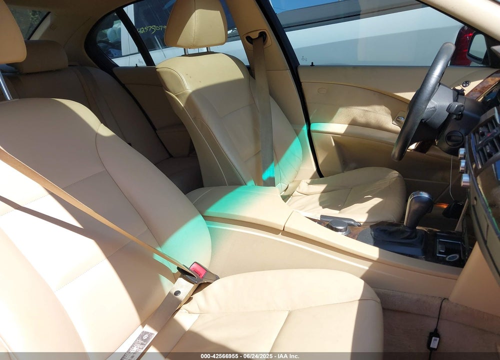 2007 BMW 530XI VIN: WBANF73517CU23700