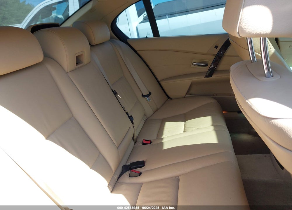 2007 BMW 530XI VIN: WBANF73517CU23700