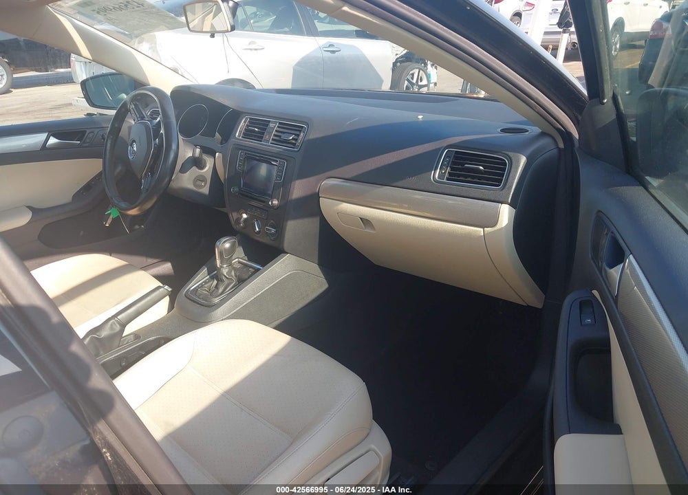 2017 VOLKSWAGEN JETTA VIN: 3VWDB7AJ7HM258579
