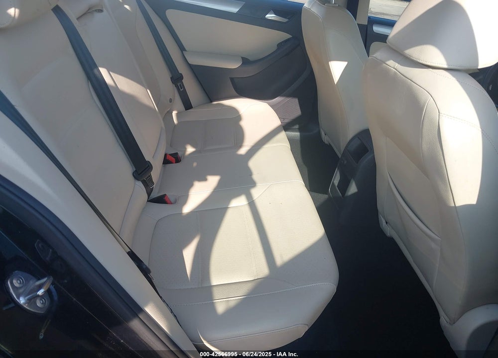 2017 VOLKSWAGEN JETTA VIN: 3VWDB7AJ7HM258579