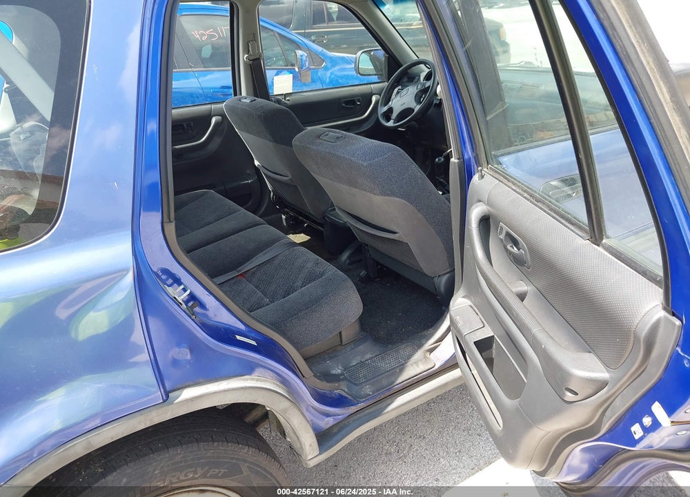 2000 HONDA CR-V LX VIN: JHLRD1748YC052810