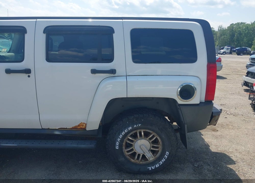 2007 HUMMER H3 SUV VIN: 5GTDN13E278192395