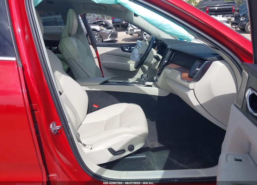 2021 VOLVO XC60 T6 MOMENTUM VIN: YV4A22RK1M1747652