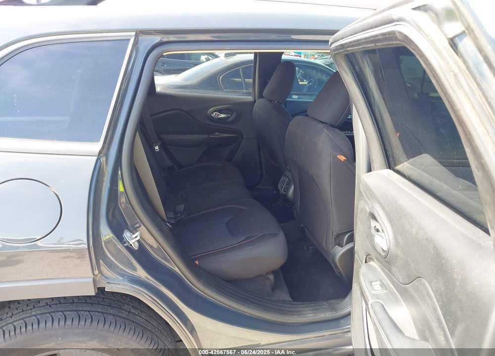 2017 JEEP CHEROKEE VIN: 1C4PJMCB4HW568647