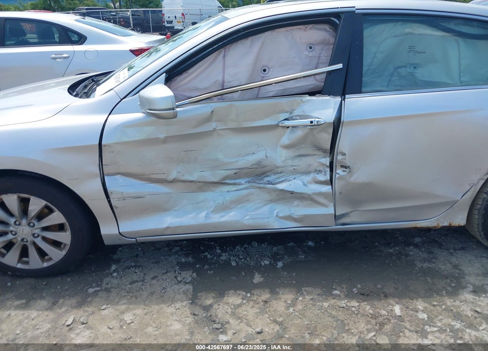 2013 HONDA ACCORD VIN: 1HGCR2F84DA123703