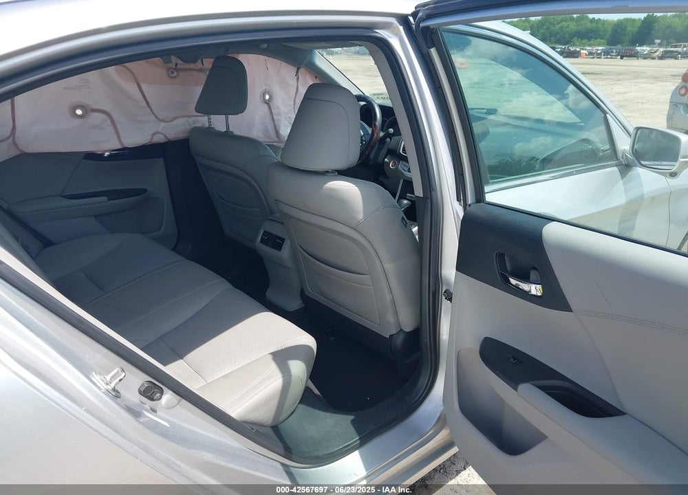 2013 HONDA ACCORD VIN: 1HGCR2F84DA123703