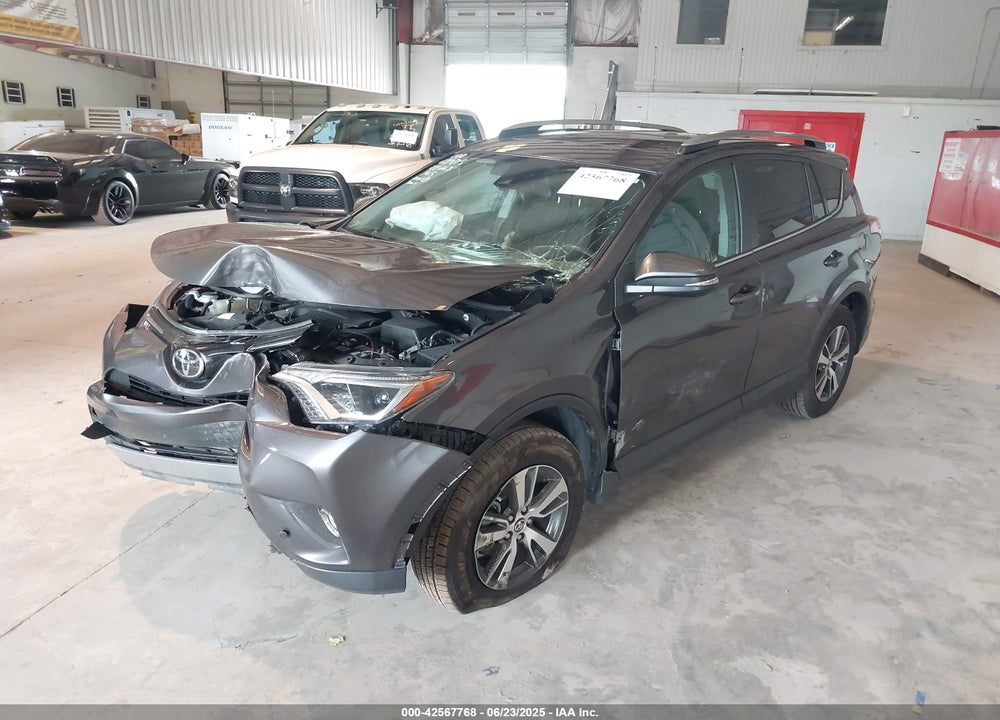 2018 TOYOTA RAV4 XLE VIN: 2T3WFREV1JW439979
