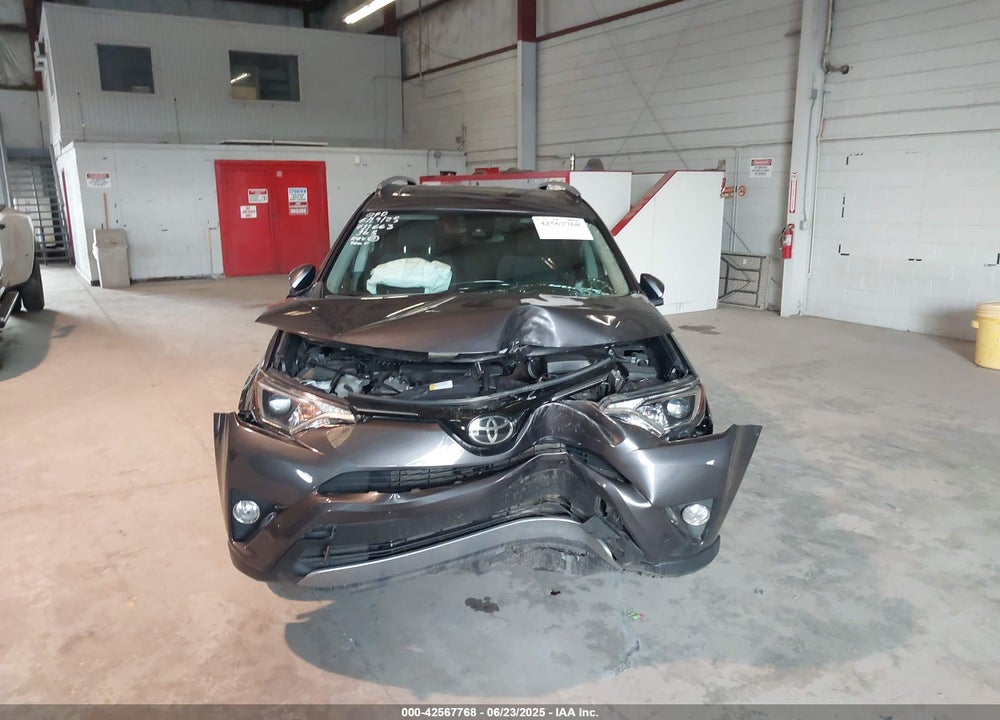 2018 TOYOTA RAV4 XLE VIN: 2T3WFREV1JW439979