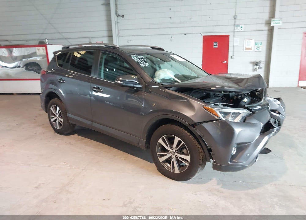 2018 TOYOTA RAV4 XLE VIN: 2T3WFREV1JW439979