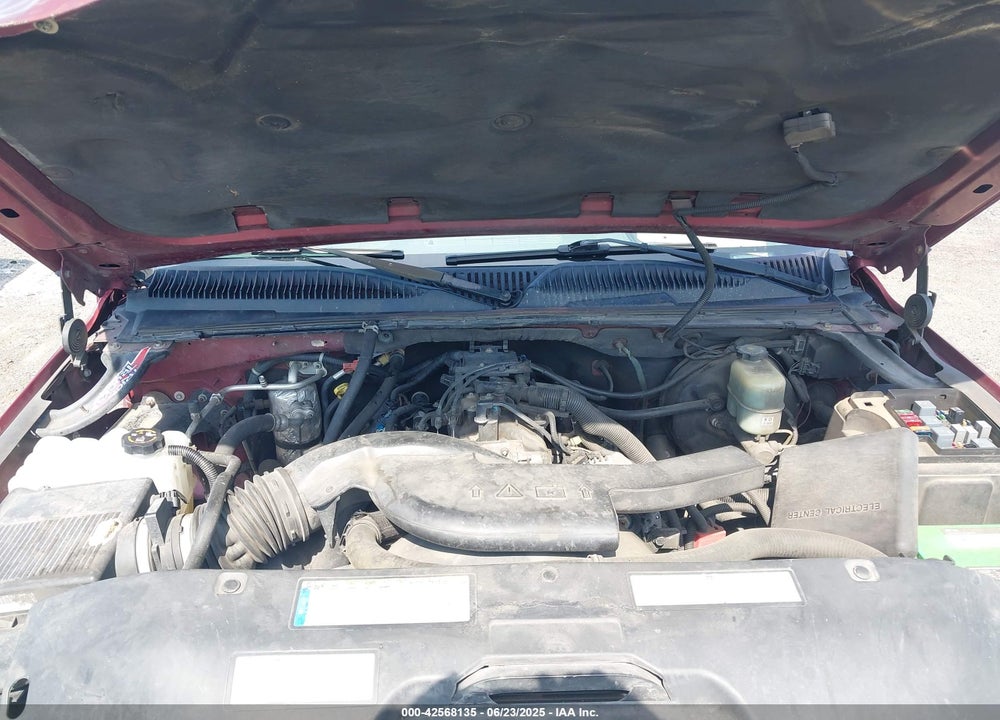 2001 CHEVROLET TAHOE LS VIN: 1GNEK13T21J295102
