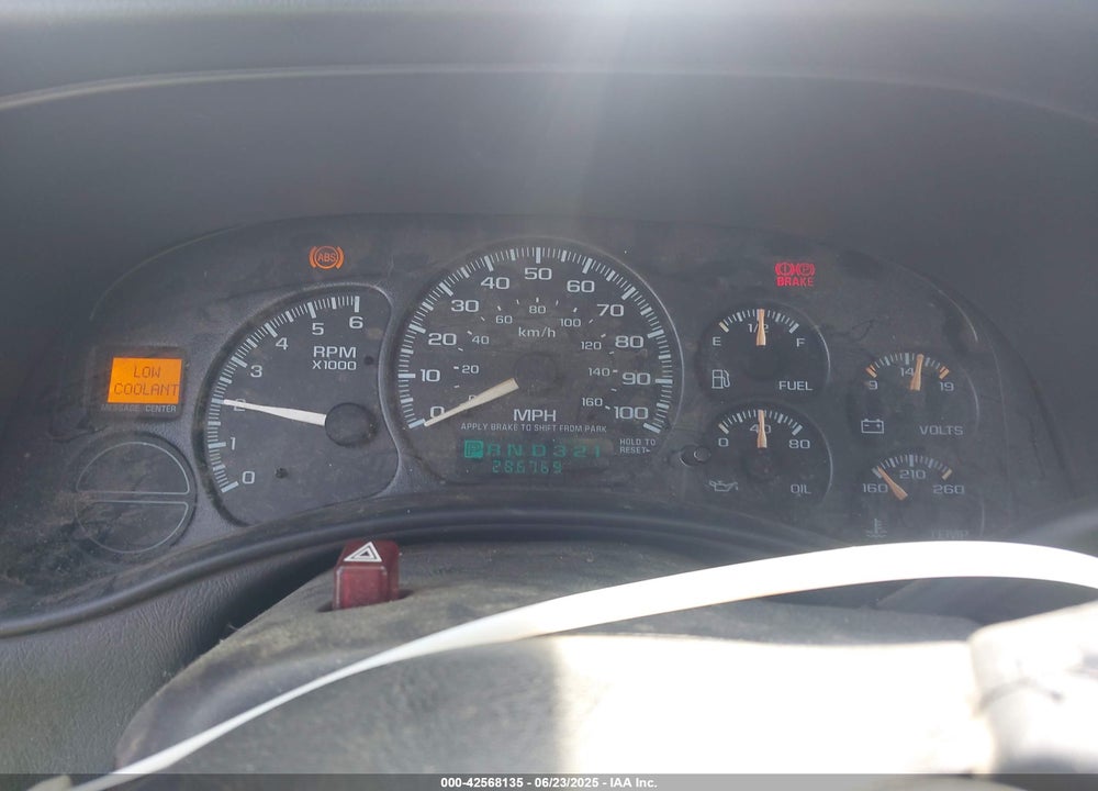 2001 CHEVROLET TAHOE LS VIN: 1GNEK13T21J295102
