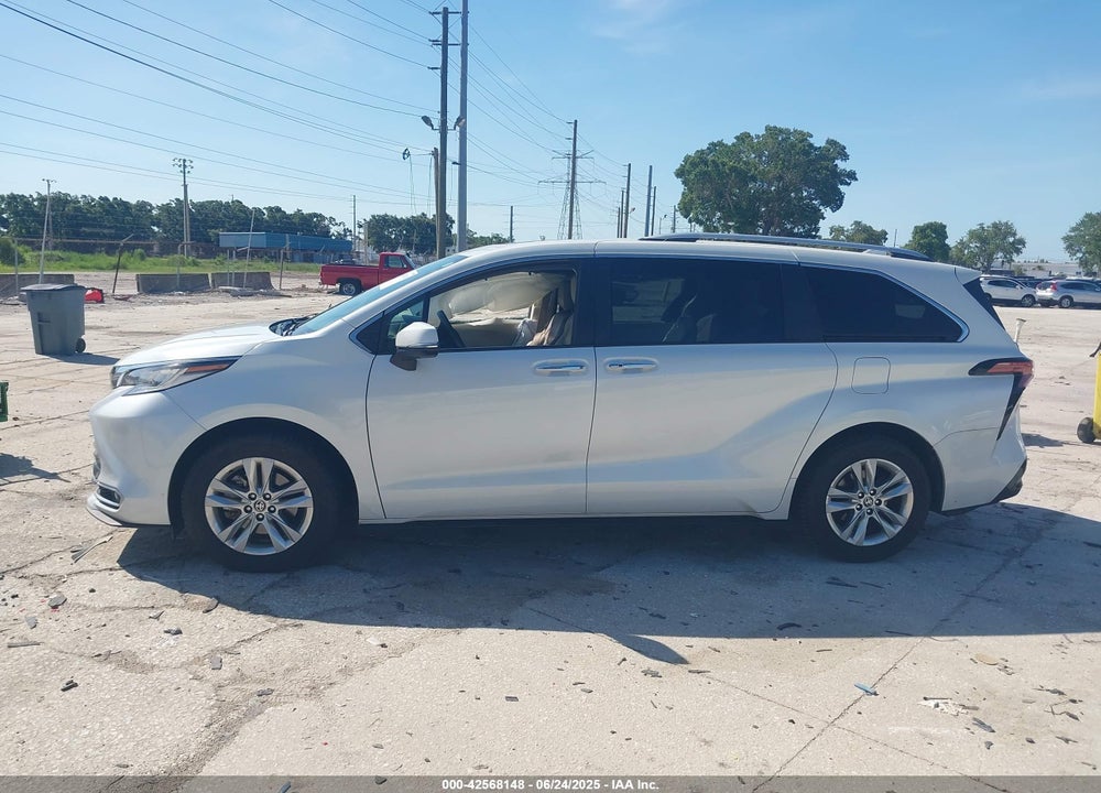 2022 TOYOTA SIENNA VIN: 5TDZRKEC2NS117997