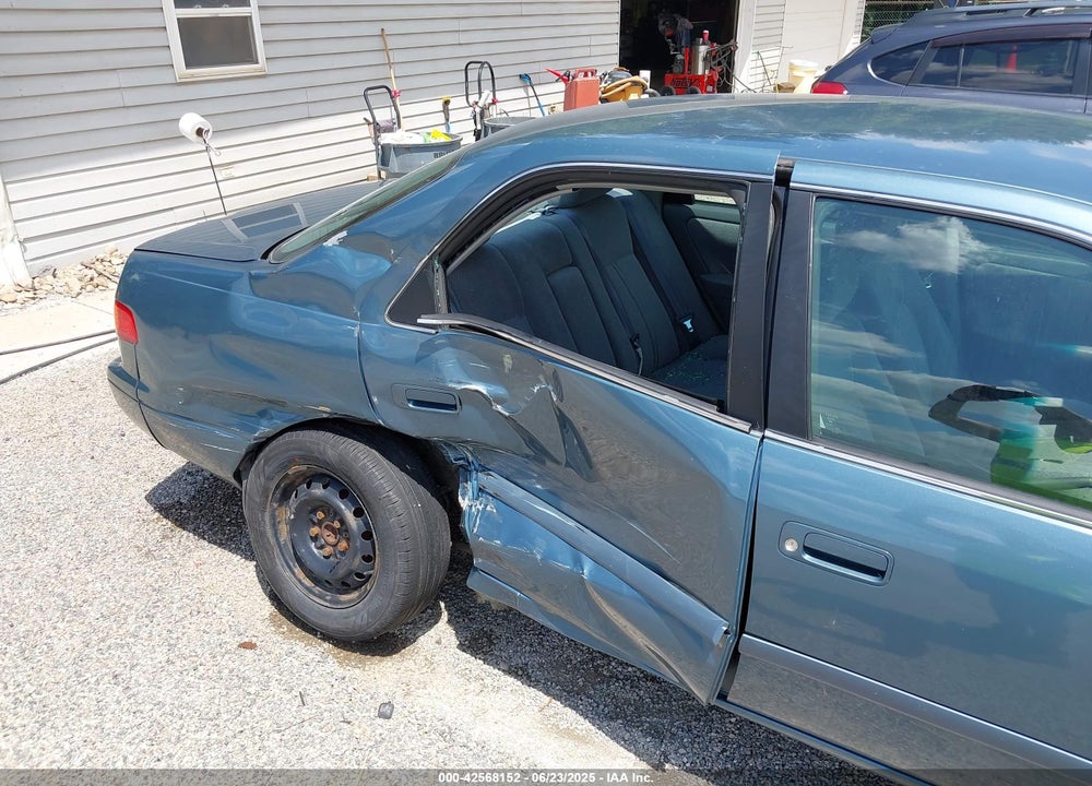 2001 TOYOTA CAMRY LE VIN: 4T1BG22KX1U869581