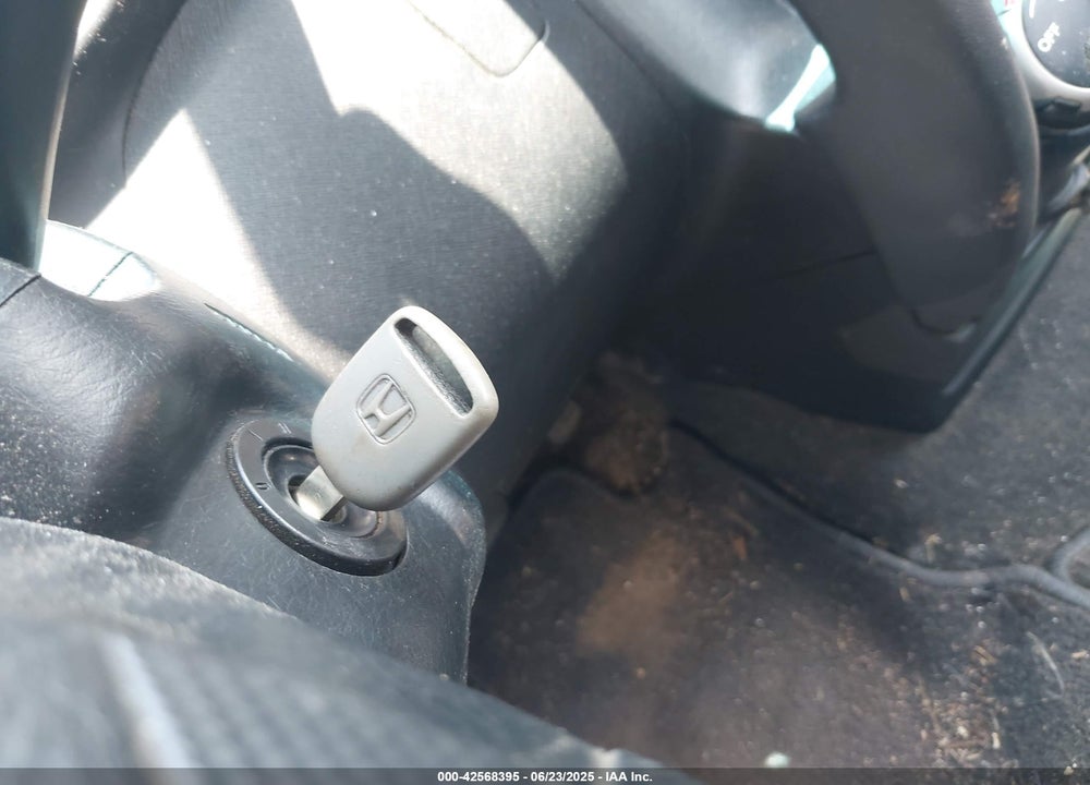 2002 HONDA CR-V LX VIN: JHLRD68412C012930