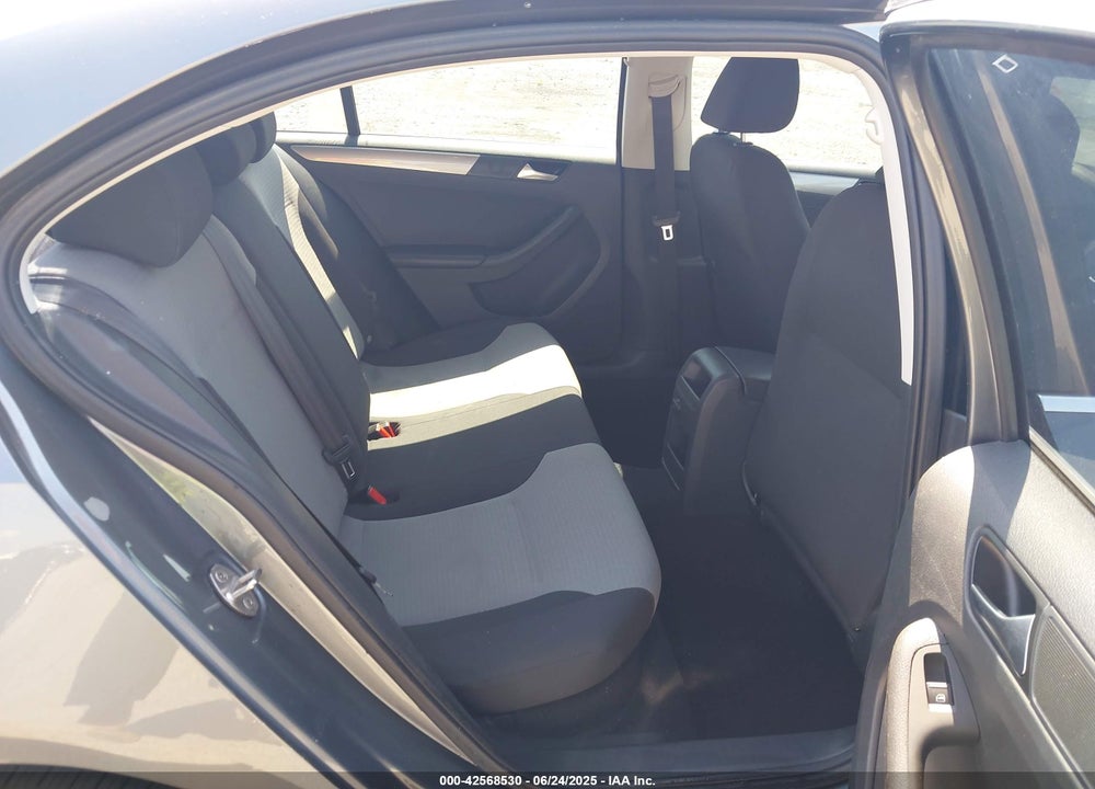 2017 VOLKSWAGEN JETTA VIN: 3VW2B7AJ7HM238825