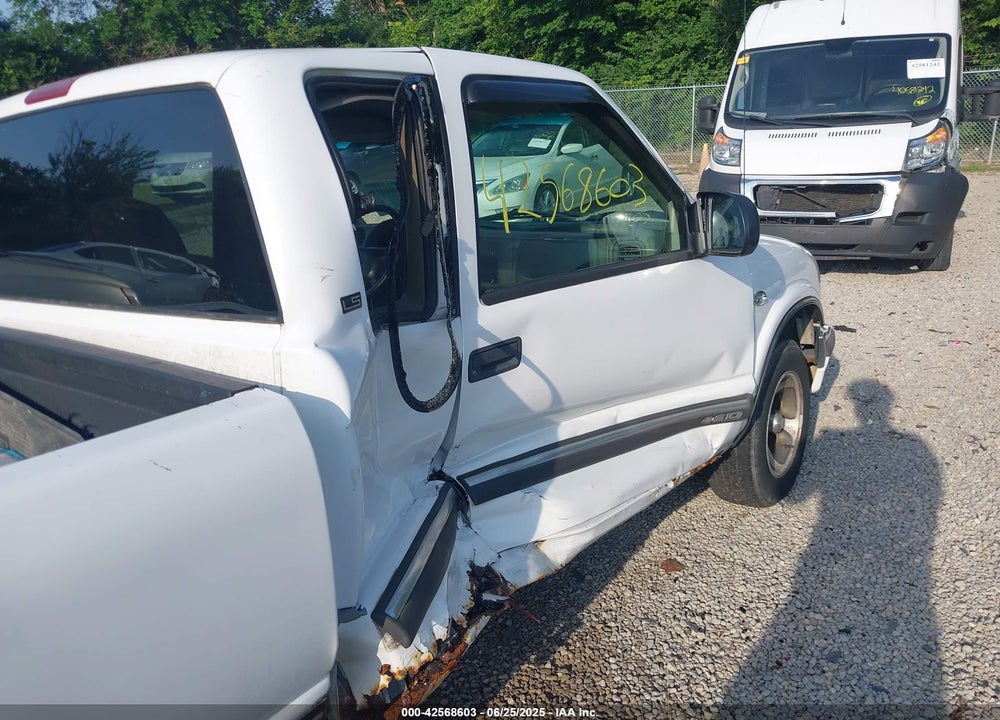 2000 CHEVROLET S-10 LS VIN: 1GCCS19WXY8254915
