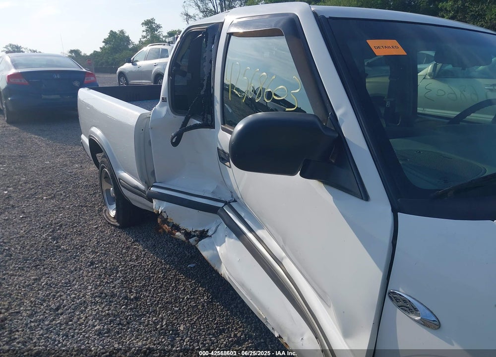 2000 CHEVROLET S-10 LS VIN: 1GCCS19WXY8254915