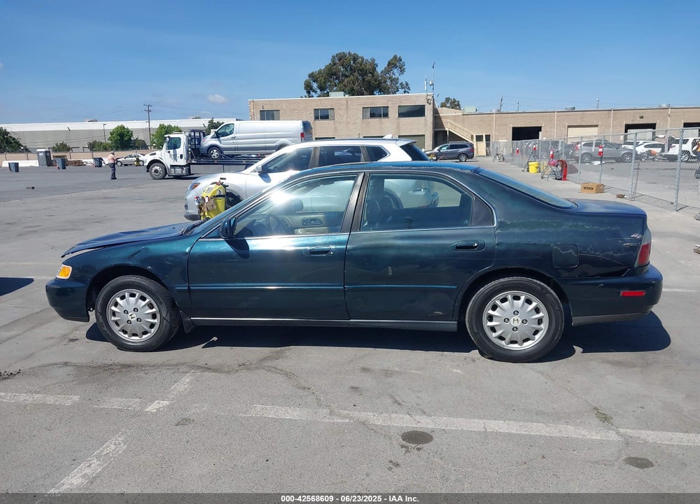 1996 HONDA ACCORD EX VIN: 1HGCD5667TA001267