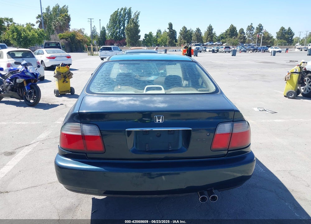 1996 HONDA ACCORD EX VIN: 1HGCD5667TA001267