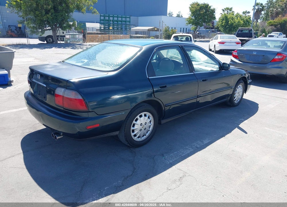 1996 HONDA ACCORD EX VIN: 1HGCD5667TA001267