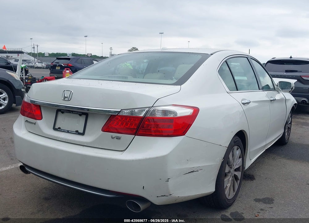 2013 HONDA ACCORD VIN: 1HGCR3F8XDA022347