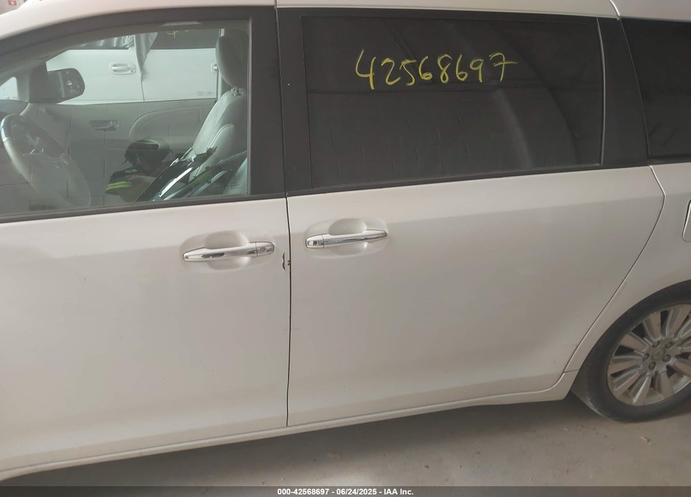 2011 TOYOTA SIENNA VIN: 5TDYK3DC7BS017669