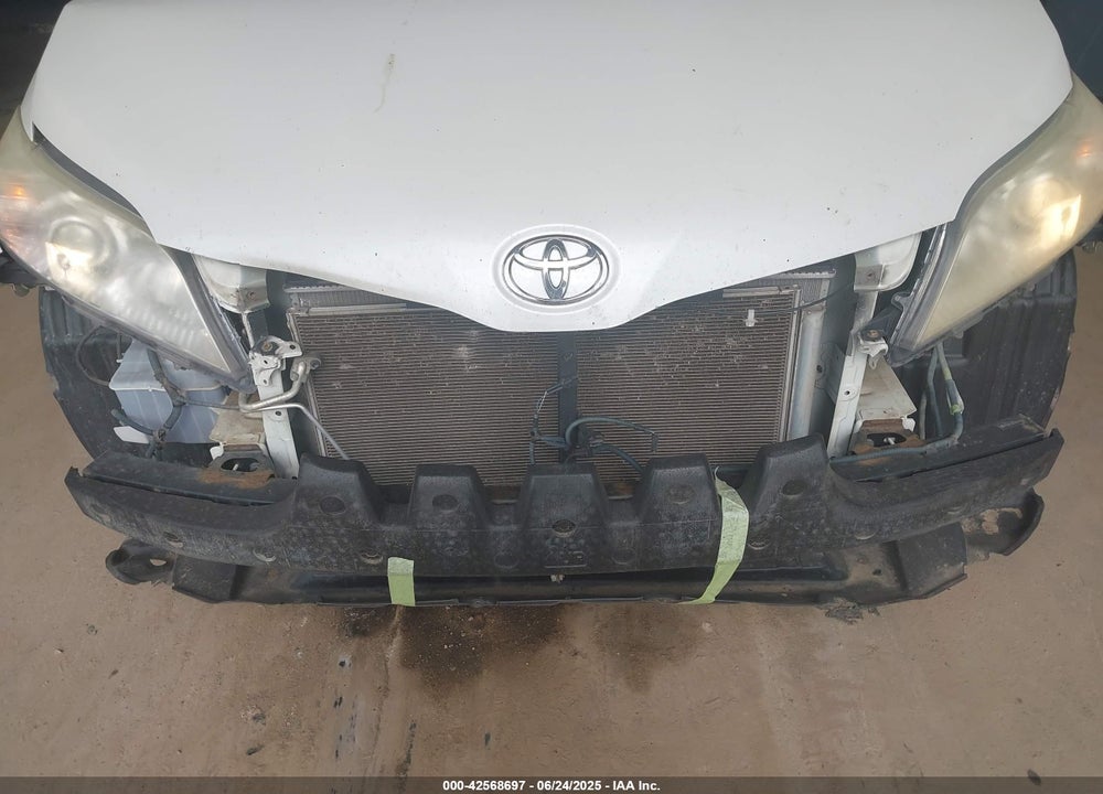 2011 TOYOTA SIENNA VIN: 5TDYK3DC7BS017669