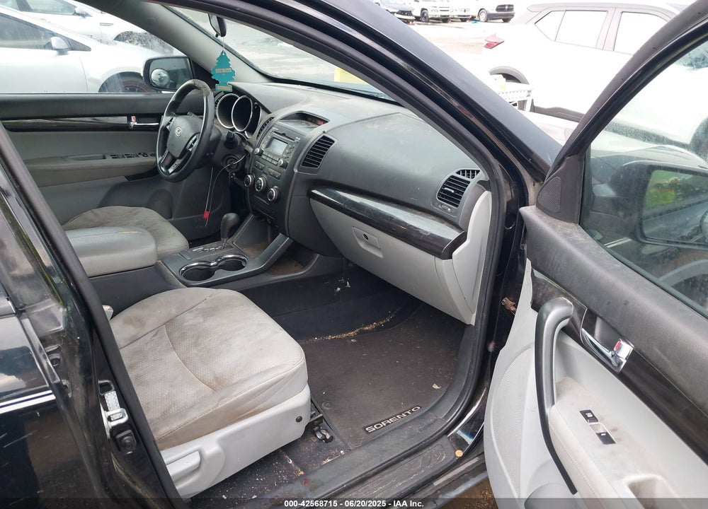 2011 KIA SORENTO LX VIN: 5XYKT3A11BG065705